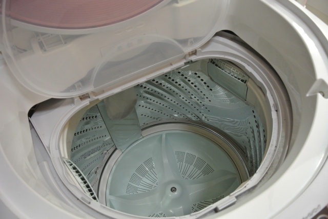 洗濯機の臭いの元は下水！？嫌な臭いの原因と対策！
