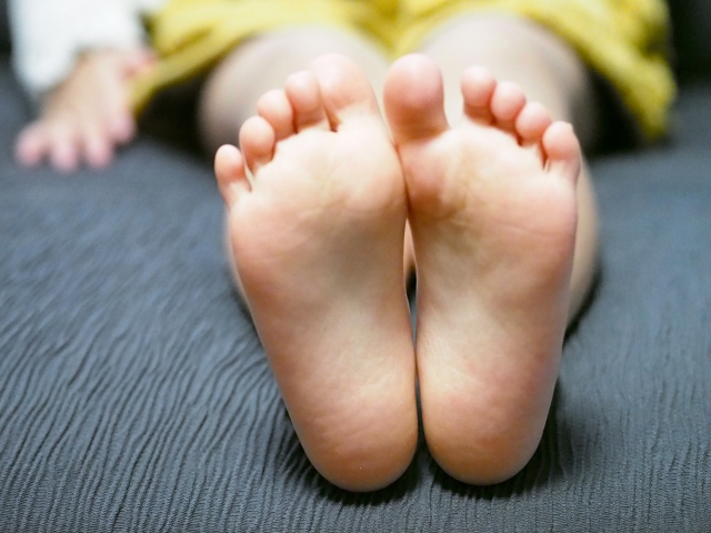 足の裏の発疹は幼い子供がかかりやすい「手足口病」の可能性が